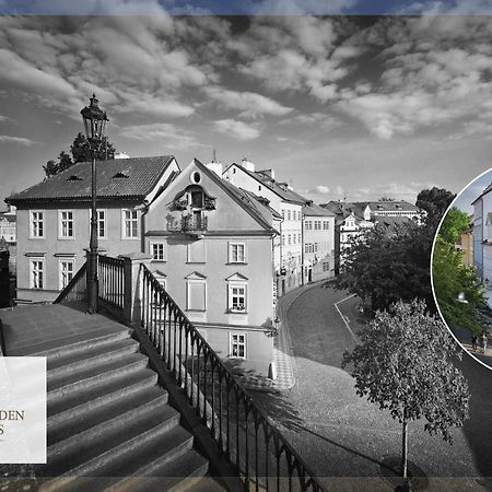 Hotel At The Golden Scissors Praha Bagian luar foto