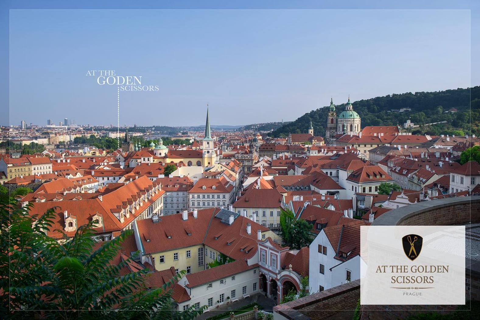 Hotel At The Golden Scissors Praha Bagian luar foto