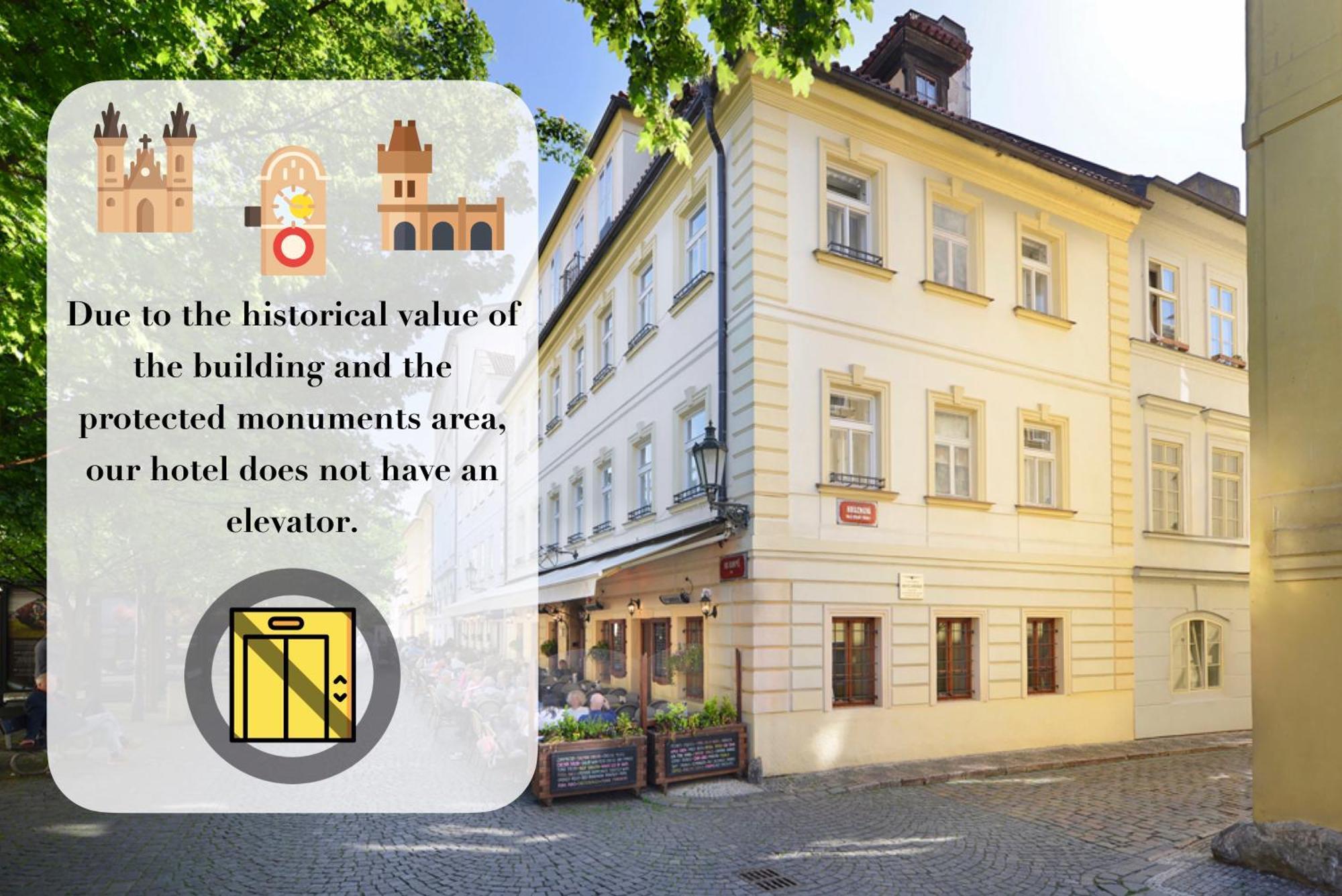 Hotel At The Golden Scissors Praha Bagian luar foto