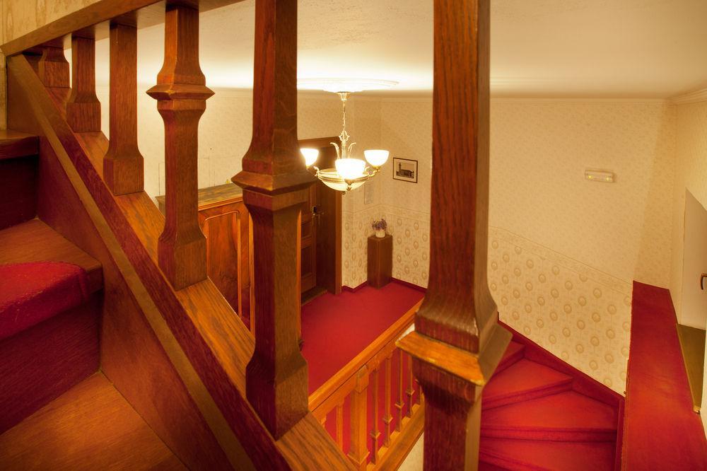 Hotel At The Golden Scissors Praha Bagian luar foto