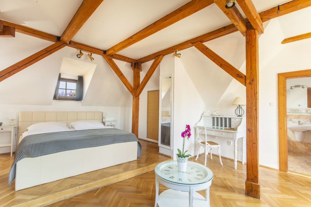 Hotel At The Golden Scissors Praha Bagian luar foto