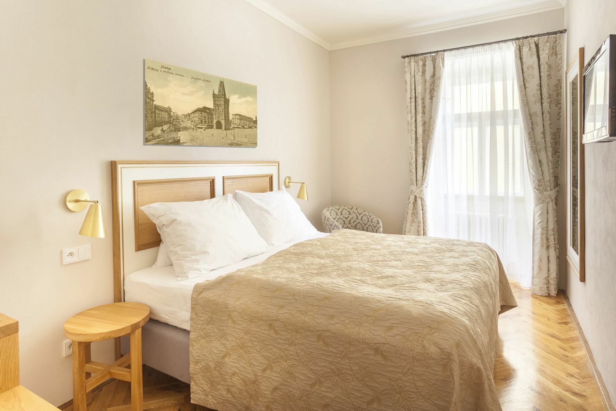 Hotel At The Golden Scissors Praha Bagian luar foto