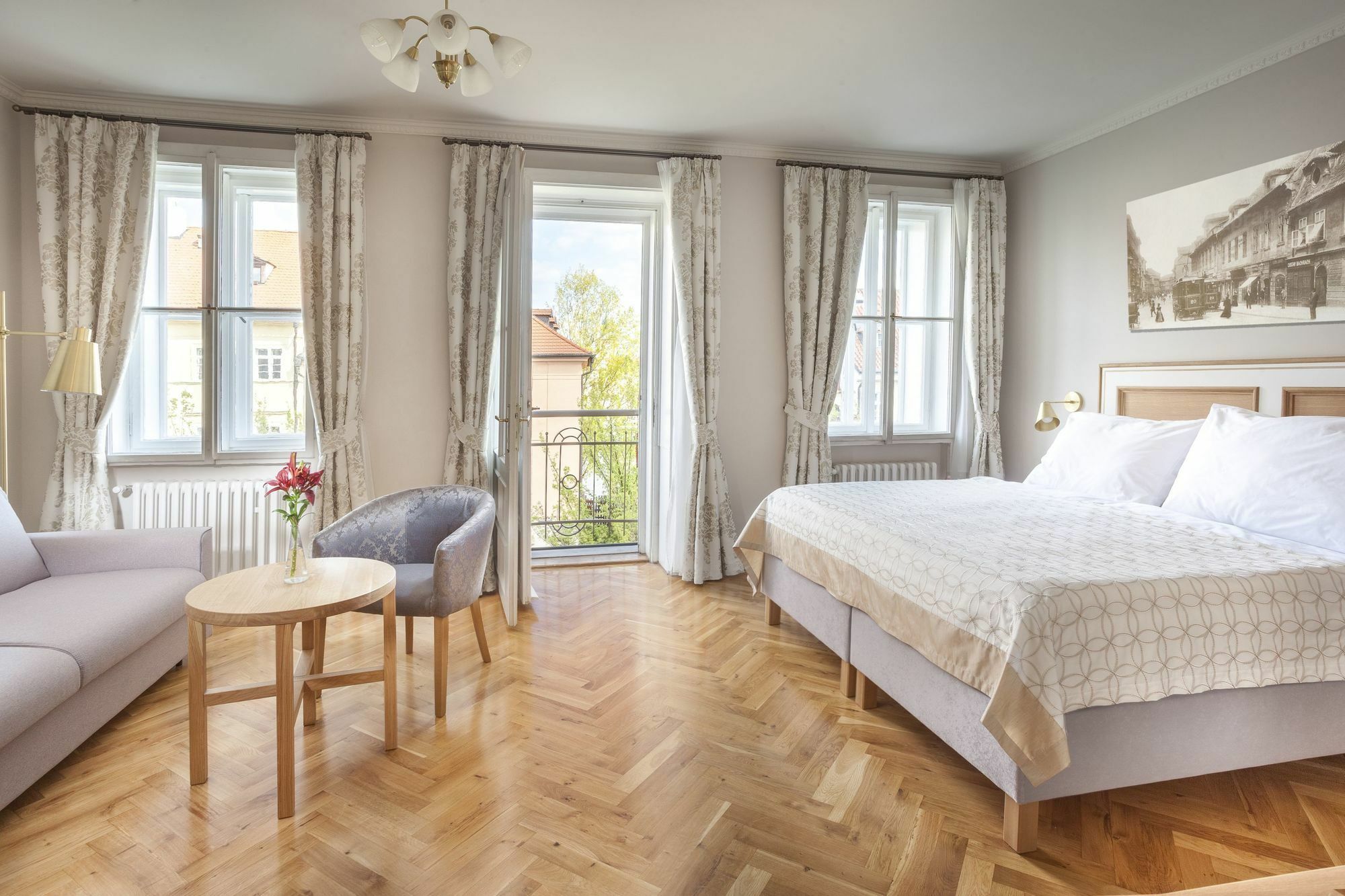 Hotel At The Golden Scissors Praha Bagian luar foto