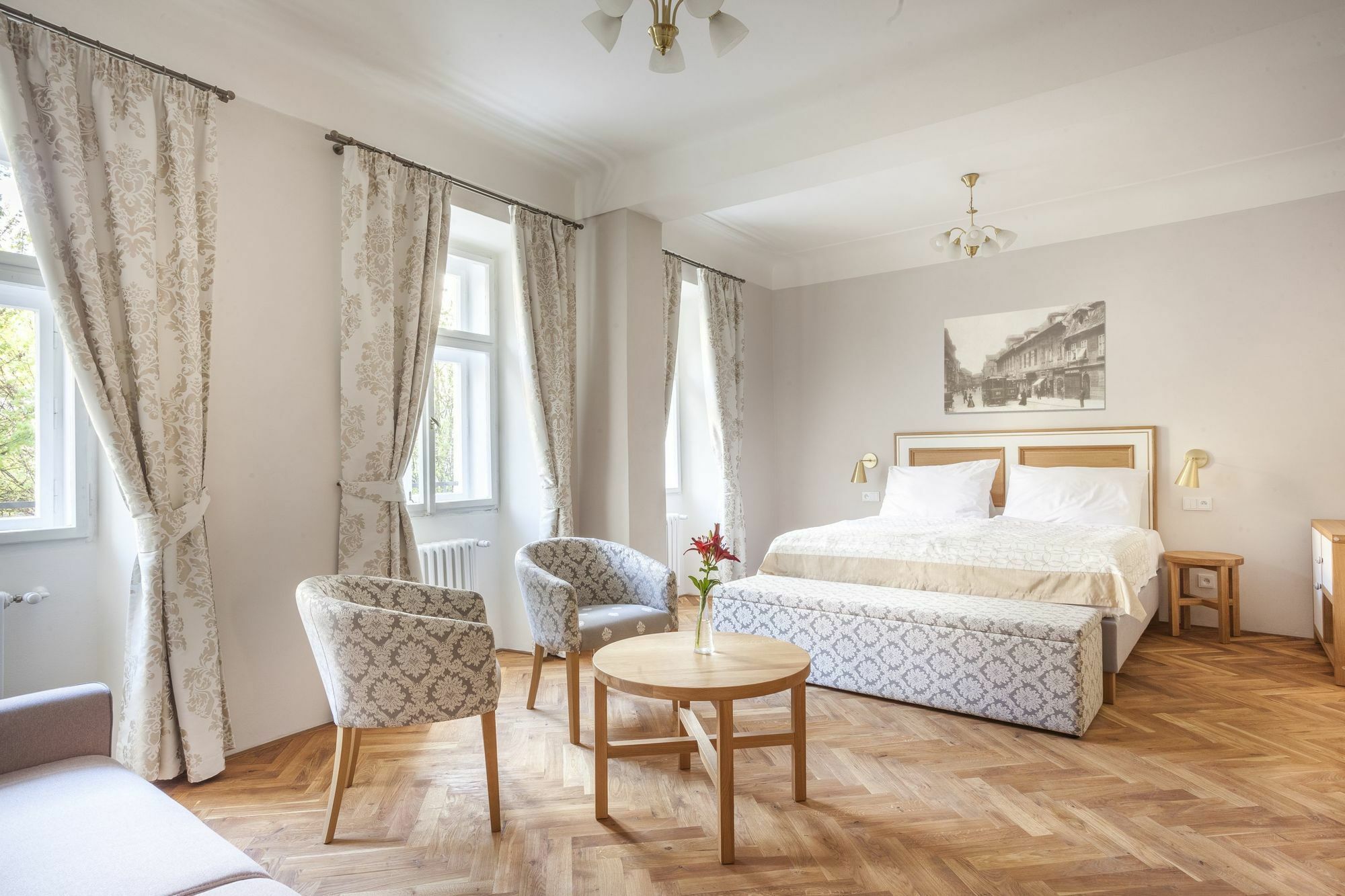 Hotel At The Golden Scissors Praha Bagian luar foto