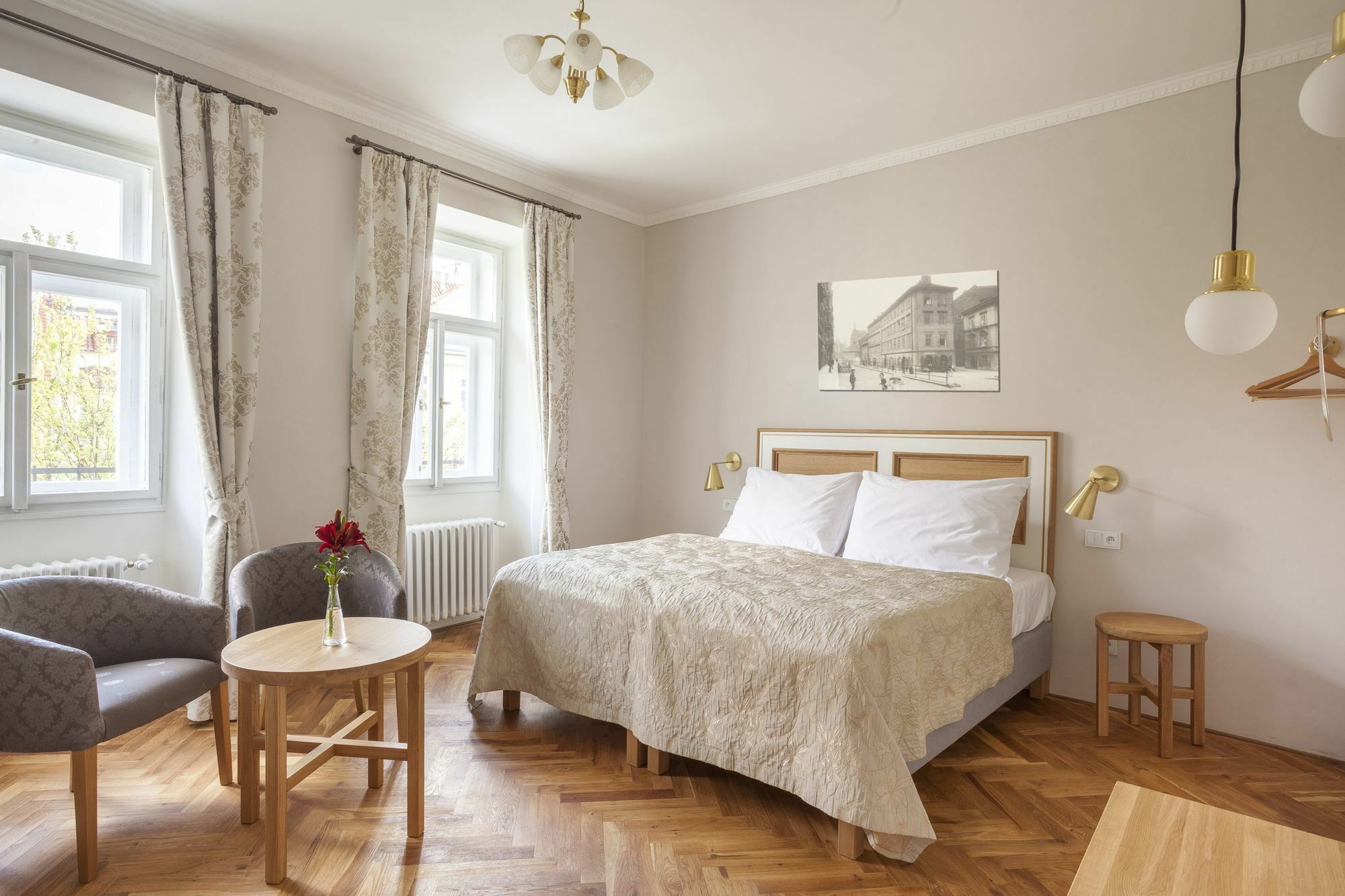 Hotel At The Golden Scissors Praha Bagian luar foto