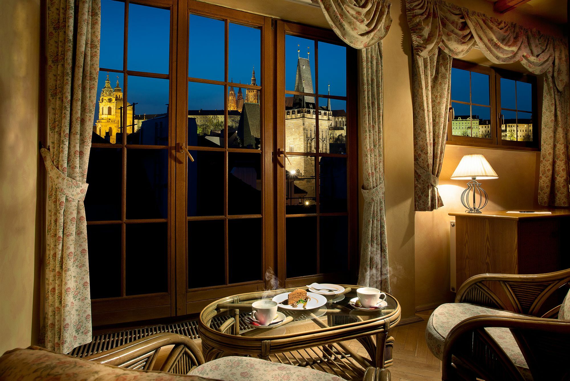 Hotel At The Golden Scissors Praha Bagian luar foto